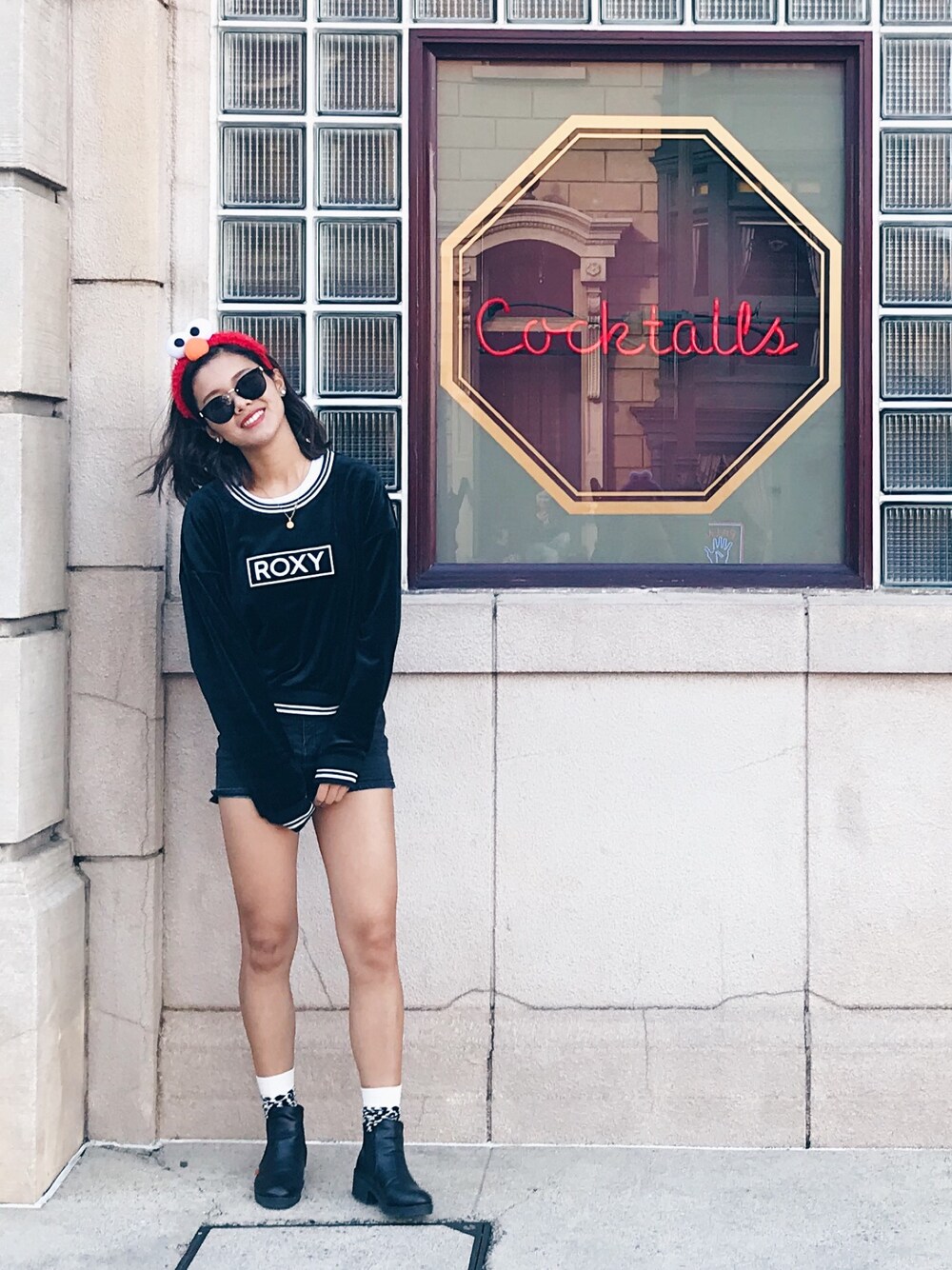「カジュアル、秋服、ROXY、ラクチンコーデ、ブラック、黒、シンプルコーデ、スウェット、ブラックコーデ、短パン」｜「ROXYのアイテム（スウェット、ブラック系）」を使った、ａｏｉさん（レディース・161cm）の秋コーディネートの1枚目の写真