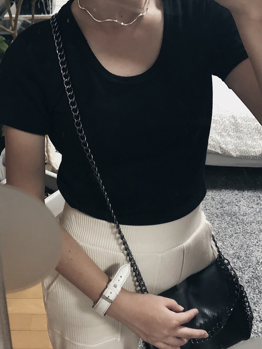「プチプラ、ootd、GU、黒、着回しコーデ、シンプル、休日スタイル、シャツスタイル、LOWRYS FARM」｜「GUのアイテム（Tシャツ/カットソー、ブラック系）」を使った、natsukaさん（レディース・151cm）の秋コーディネートの1枚目の写真