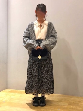 「earth music&ecology（アースミュージックアンドエコロジー）のアイテム（トートバッグ）」を使った、まゆまろさん（レディース・154cm）の秋コーディネート