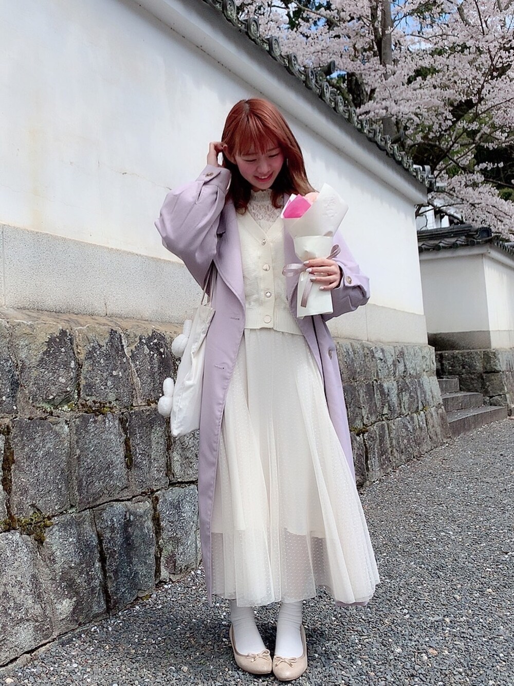 「earth music&ecology、ORiental TRaffic(ORiental TRaffic)、おしゃれさんと繋がりたい、ootd、デート、パステルカラー、チュールスカート、オールホワイト、2020ss、春コーデ」｜「earth music&ecologyの総レースシャーリングプルオーバー＊（Tシャツ/カットソー、ホワイト系）」を使った、まゆまろさん（レディース・154cm）の春コーディネートの1枚目の写真