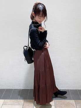 「earth music&ecology（アースミュージックアンドエコロジー）のサテンティアードスカート ＊●（スカート）」を使った、まゆまろさん（レディース・154cm）の冬コーディネート