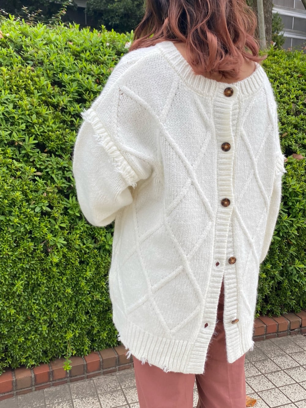 「ニットカーディガン、ゆるニット、Ray Cassin、レイカズン(Ray Cassin)、低身長コーデ、ダメージニット、ニットコーデ、前後2way、レーステレコキャミ、前後2WAYダメージニットカーデ」｜「RAY CASSINの前後2WAYダメージニットカーデ（ニット/セーター、ホワイト系）」を使った、Raycassin_officialさん（レディース・155cm）の秋コーディネートの1枚目の写真