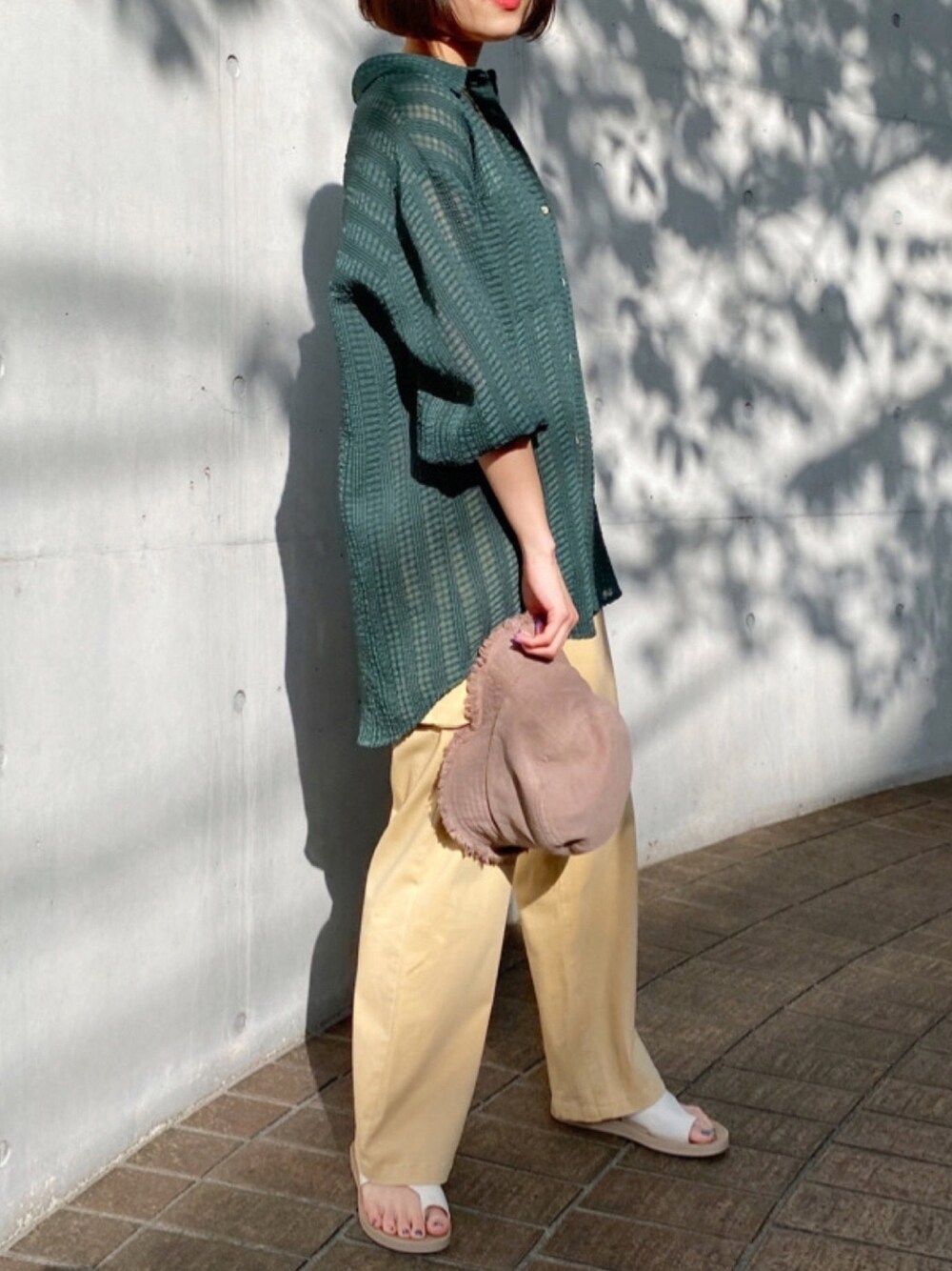 「帽子、サンダル、パンツスタイル、シャツスタイル、Ray Cassin」｜「RAY CASSINのシアーチェックシャツ（シャツ/ブラウス、グリーン系）」を使った、Raycassin_officialさん（レディース・159cm）の夏コーディネートの1枚目の写真