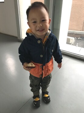 「OLD NAVY（オールドネイビー）のアイテム（ブルゾン）」を使った、围澄里的毛咪さん（キッズ・100cm）の夏コーディネート