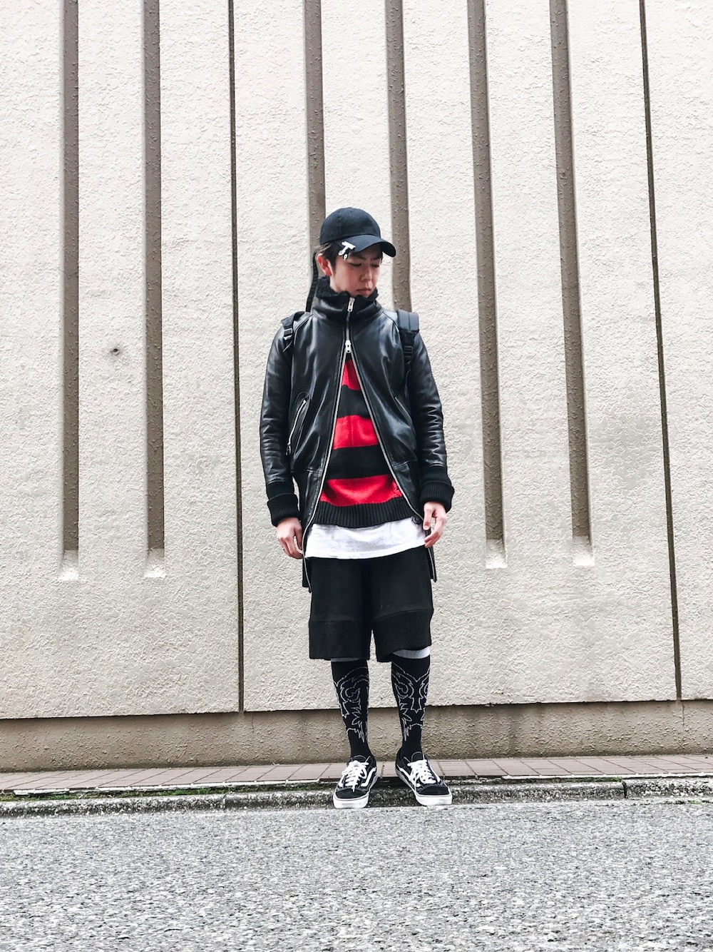 「banalchicbizarre、バナルシックビザール」｜「alexanderwangのアイテム（パンツ、ブラック系）」を使った、yossyさん（メンズ・176cm）の春コーディネートの1枚目の写真