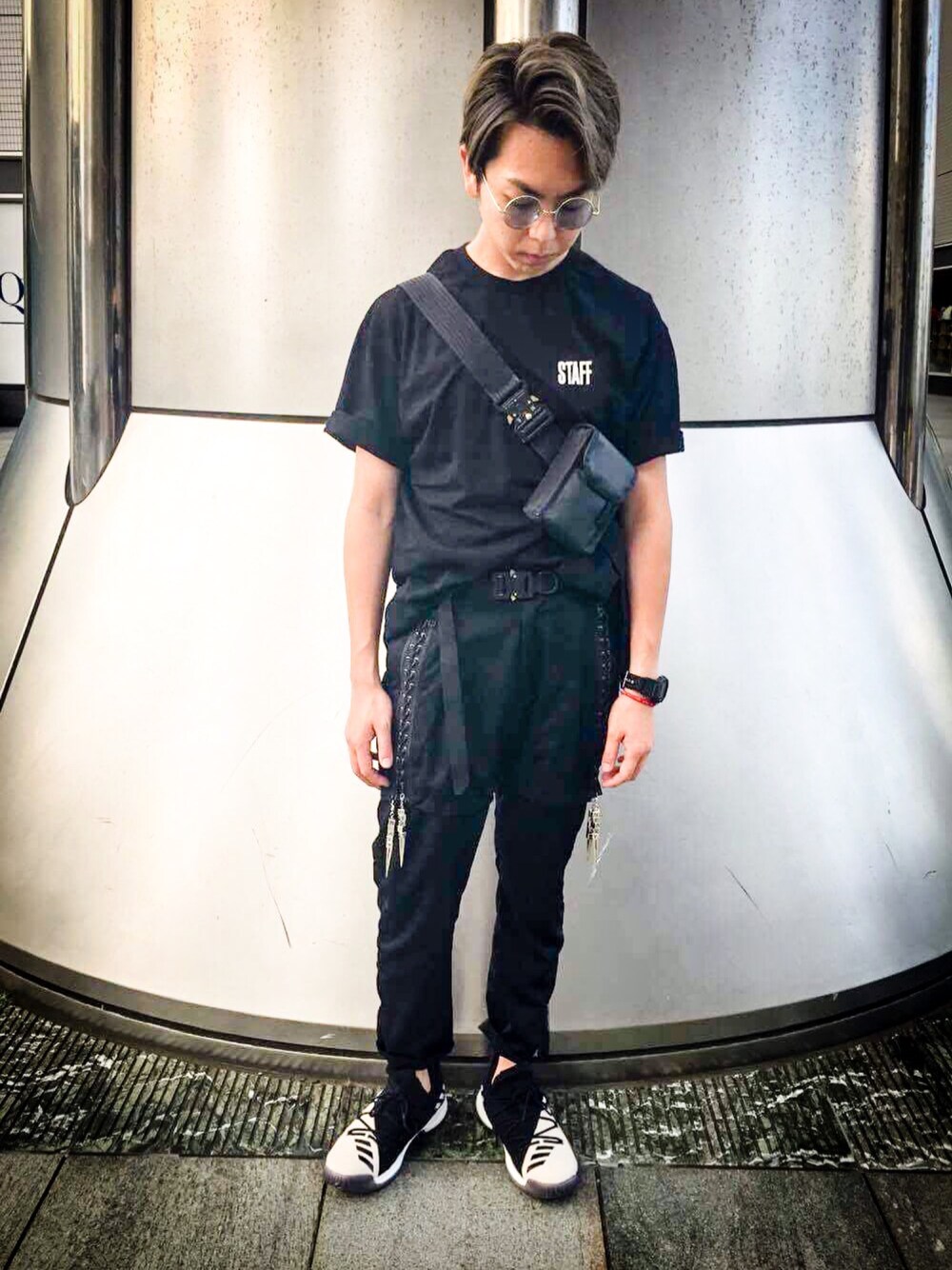 「alyx、ALYXSTUDIO、bagjack、yoshio kubo、vetements、ヴェトモン、adidasdayone」｜「yoshiokuboのアイテム（パンツ、ブラック系）」を使った、yossyさん（メンズ・176cm）の夏コーディネートの1枚目の写真
