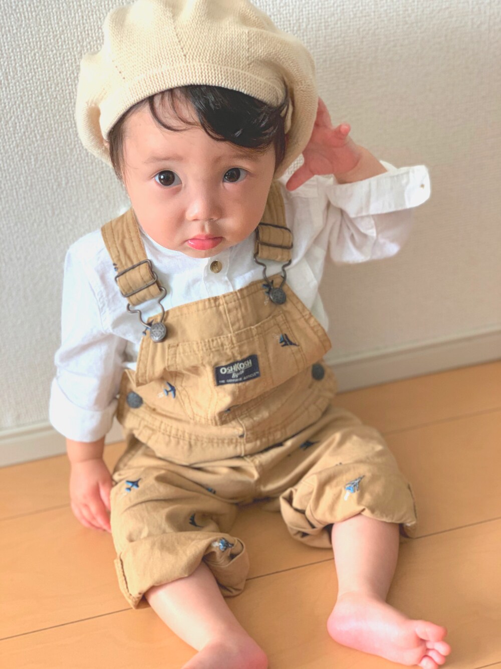 「キッズファッション、息子コーデ、男の子コーデ、1歳」｜「OSHKOSHのアイテム（サロペット/オーバーオール、ブラウン系）」を使った、aratamaruさん（キッズ・80cm）の冬コーディネートの1枚目の写真