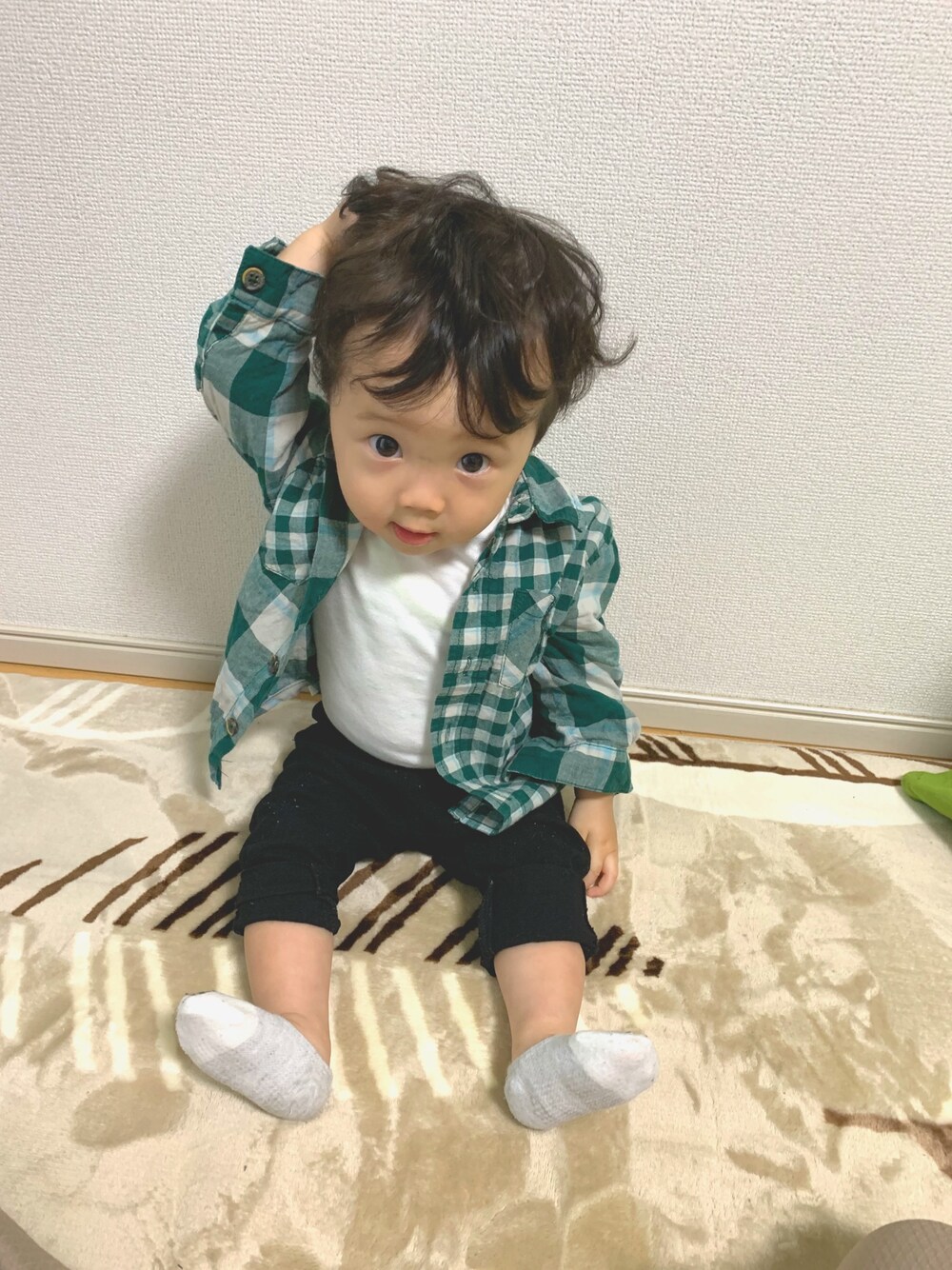「キッズファッション、男の子コーデ、息子コーデ、1歳」｜「OSHKOSHのアイテム（シャツ/ブラウス、グリーン系）」を使った、aratamaruさん（キッズ・80cm）の冬コーディネートの1枚目の写真