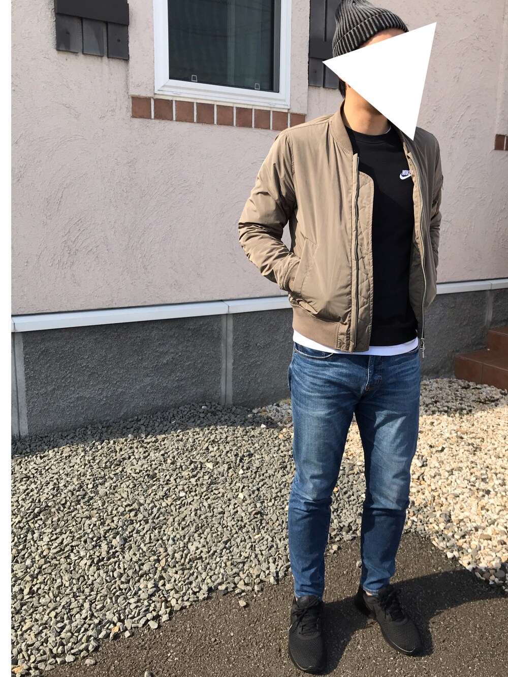 「春、大人カジュアル、スニーカー、スニーカーコーデ、黒、NIKE、NIKE　タンジュン、グローバルワーク(GLOBAL WORK)、チャオパニックティピー(CIAOPANIC TYPY)」｜「CIAOPANIC TYPYのアイテム（ニットキャップ/ビーニー、グレー系）」を使った、tsukaさん（メンズ・174cm）の春コーディネートの1枚目の写真