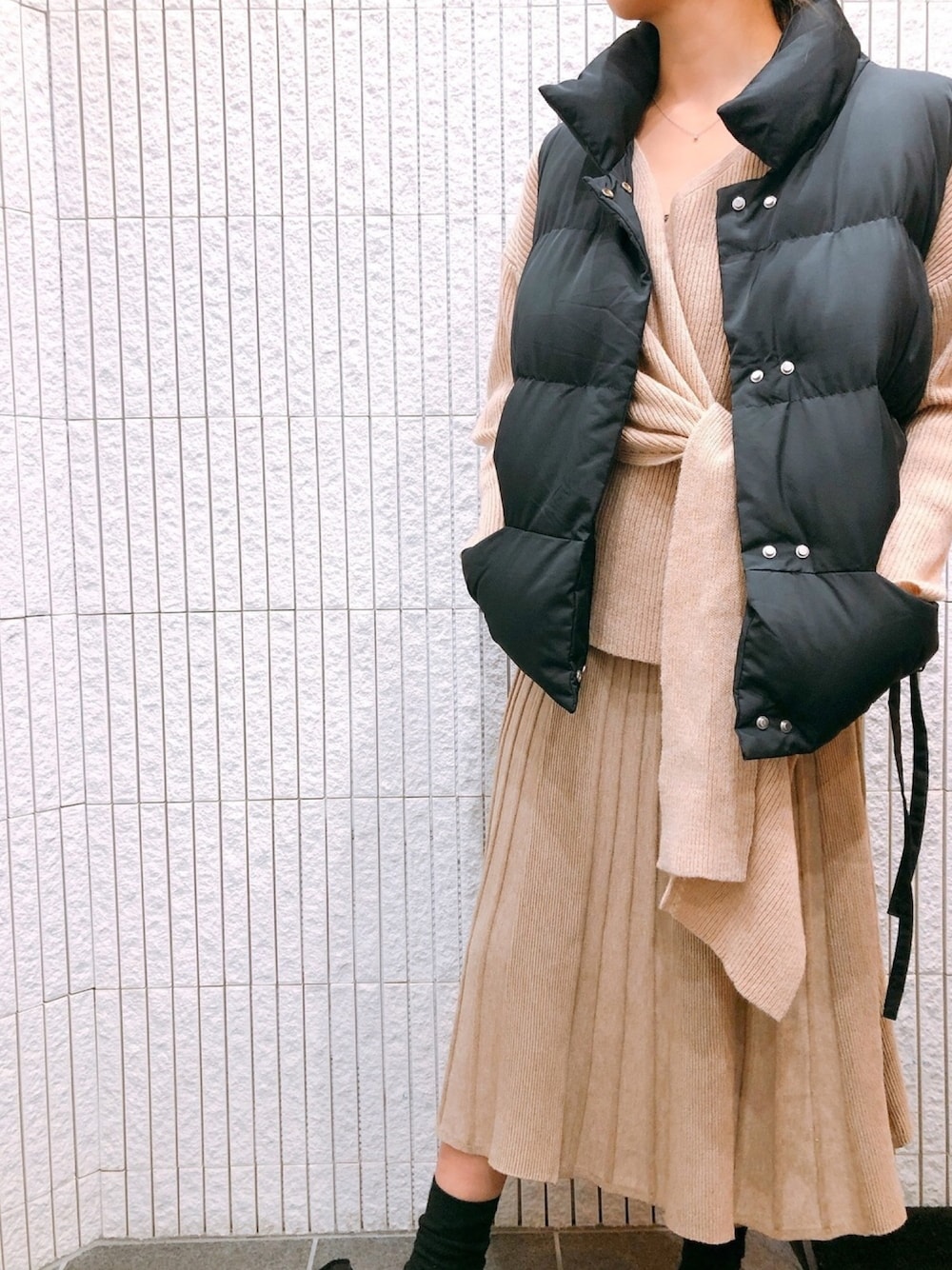 「ZOZO限定、ZOZOでしか買えない、apretro_zozo、アプレトロ、カジュアルコーデ、WEAR、アウター、Newbrand」｜「ap retroの中綿スタンドベスト【ZOZO限定アイテム】（ダウンベスト、ブラック系）」を使った、ap retroさん（レディース・156cm）の冬コーディネートの1枚目の写真