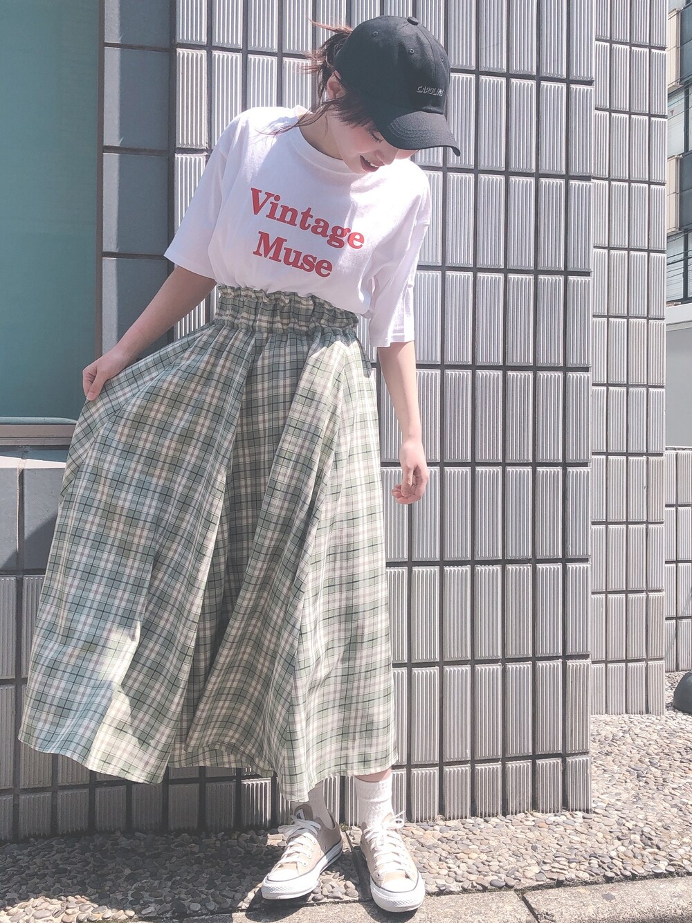 「apretro、apretro_zozo、アプレトロ、ZOZOでしか買えない、ZOZO限定、春、ロゴT、チエックスカート、楽チンコーデ、おしゃれさんと繋がりたい」｜「ap retroのチェックフレアロングスカート【ZOZO限定アイテム】（スカート、グリーン系）」を使った、ap retroさん（レディース・156cm）の春コーディネートの1枚目の写真
