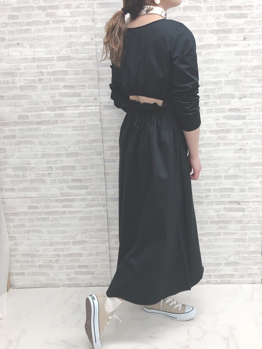 「apretro、apretro_zozo、アプレトロ、ZOZOでしか買えない、ZOZO限定、大人ガーリー、ワンピース、背中あき、ブラック、おしゃれさんと繋がりたい」｜「ap retroの背中あきフレアワンピース【ZOZO限定アイテム】（ワンピース、ブラック系）」を使った、ap retroさん（レディース・156cm）の春コーディネートの1枚目の写真