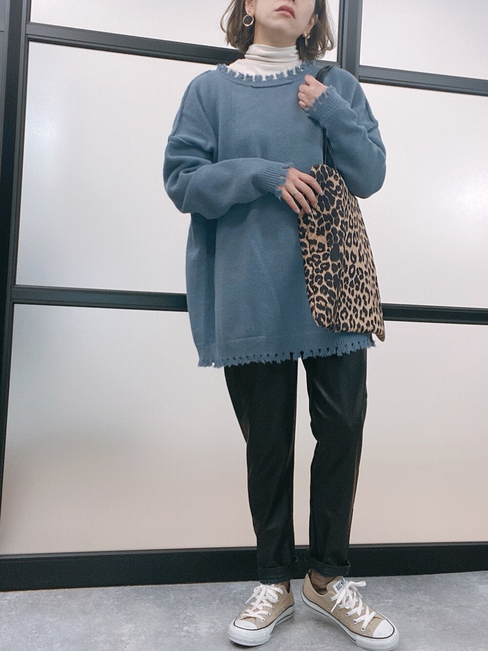 「apretro、apretro_zozo、アプレトロ、ZOZOでしか買えない、大人カジュアル、オトナ女子、4WAYニット、ニットコーデ、シンプル、おしゃれさんと繋がりたい」｜「ap retroのタッセルニット４WAY【ZOZO限定アイテム】（カーディガン/ボレロ、ブルー系）」を使った、ap retroさん（レディース・156cm）の秋コーディネートの1枚目の写真