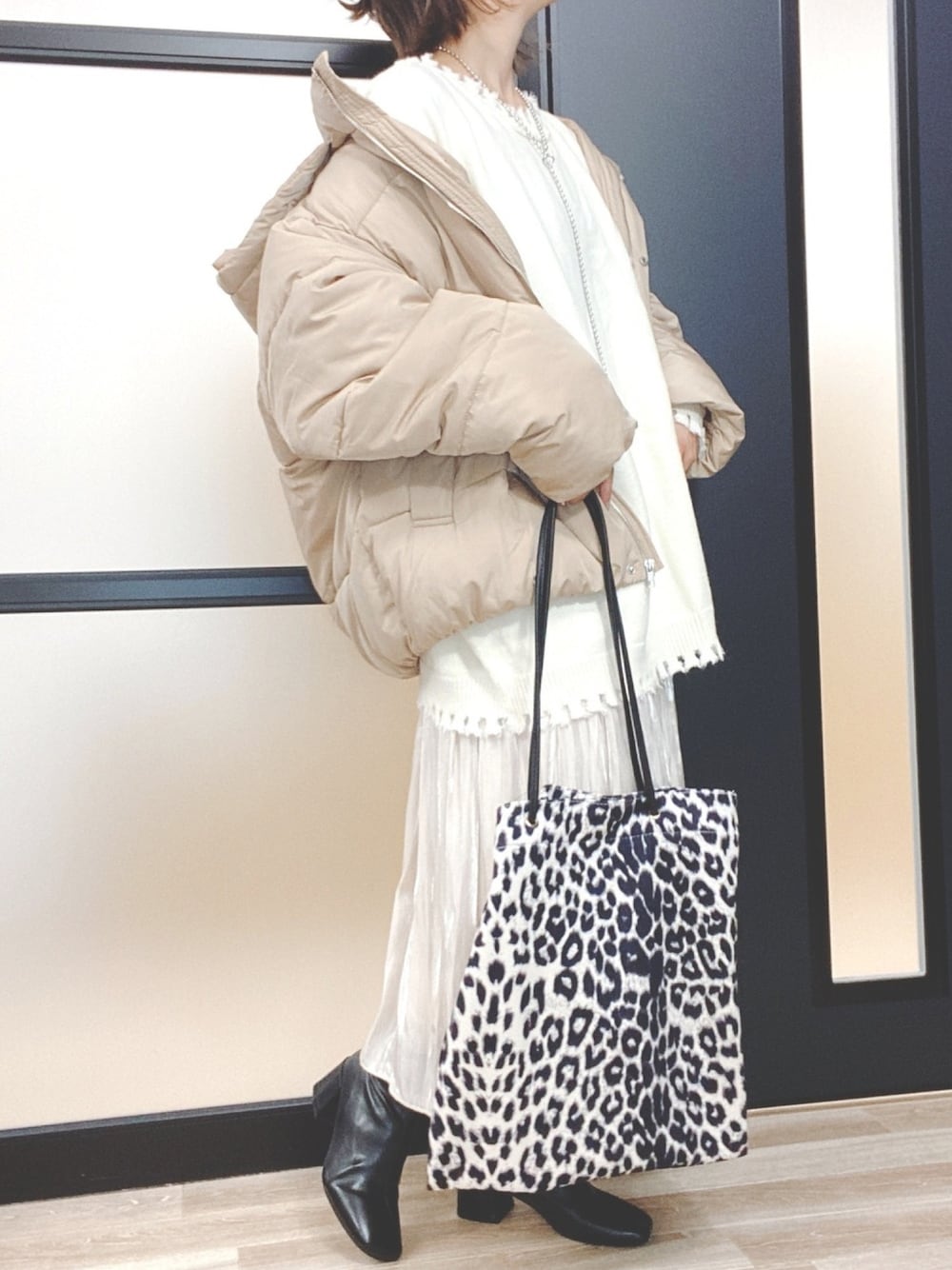 「apretro、apretro_zozo、アプレトロ、ZOZOでしか買えない、オトナ女子、オトナカジュアル、秋冬コーデ、オーバーサイズ、エコダウン、おしゃれさんと繋がりたい」｜「ap retroのエコダウンフードビッグブルゾン【ZOZO限定アイテム】（ダウンジャケット/コート、ベージュ系）」を使った、ap retroさん（レディース・156cm）の秋コーディネートの1枚目の写真