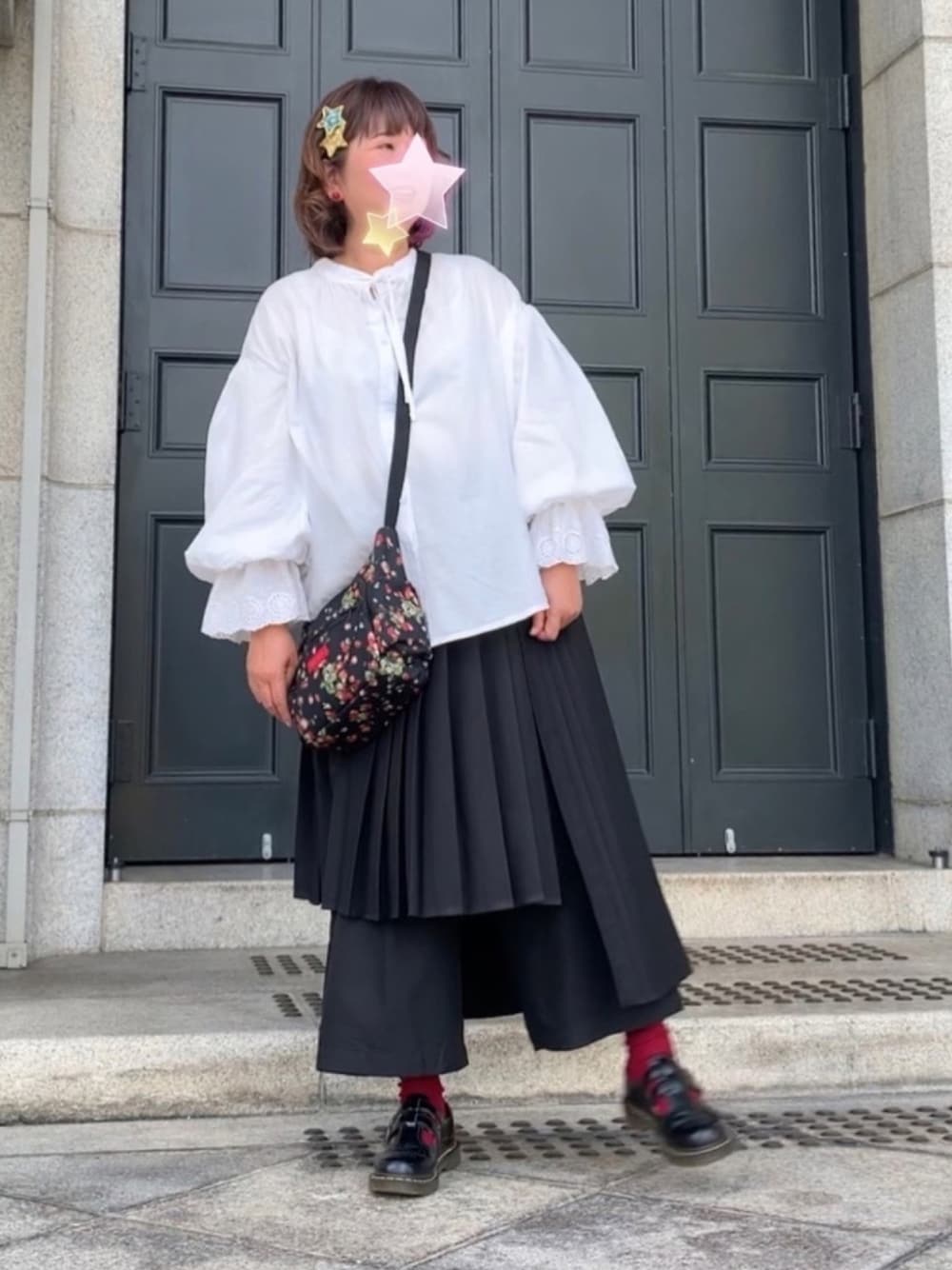 「変形パンツ、アシンメトリー、プリーツパンツ、プリーツ、モノトーン、メルロー、オシャレウォーカー、ムック本、プチプラ」｜「osharewalkerの『kOhAKUアシメプリーツワイドパンツ』（その他パンツ、ブラック系）」を使った、鮎さん（レディース・164cm）の秋コーディネートの1枚目の写真