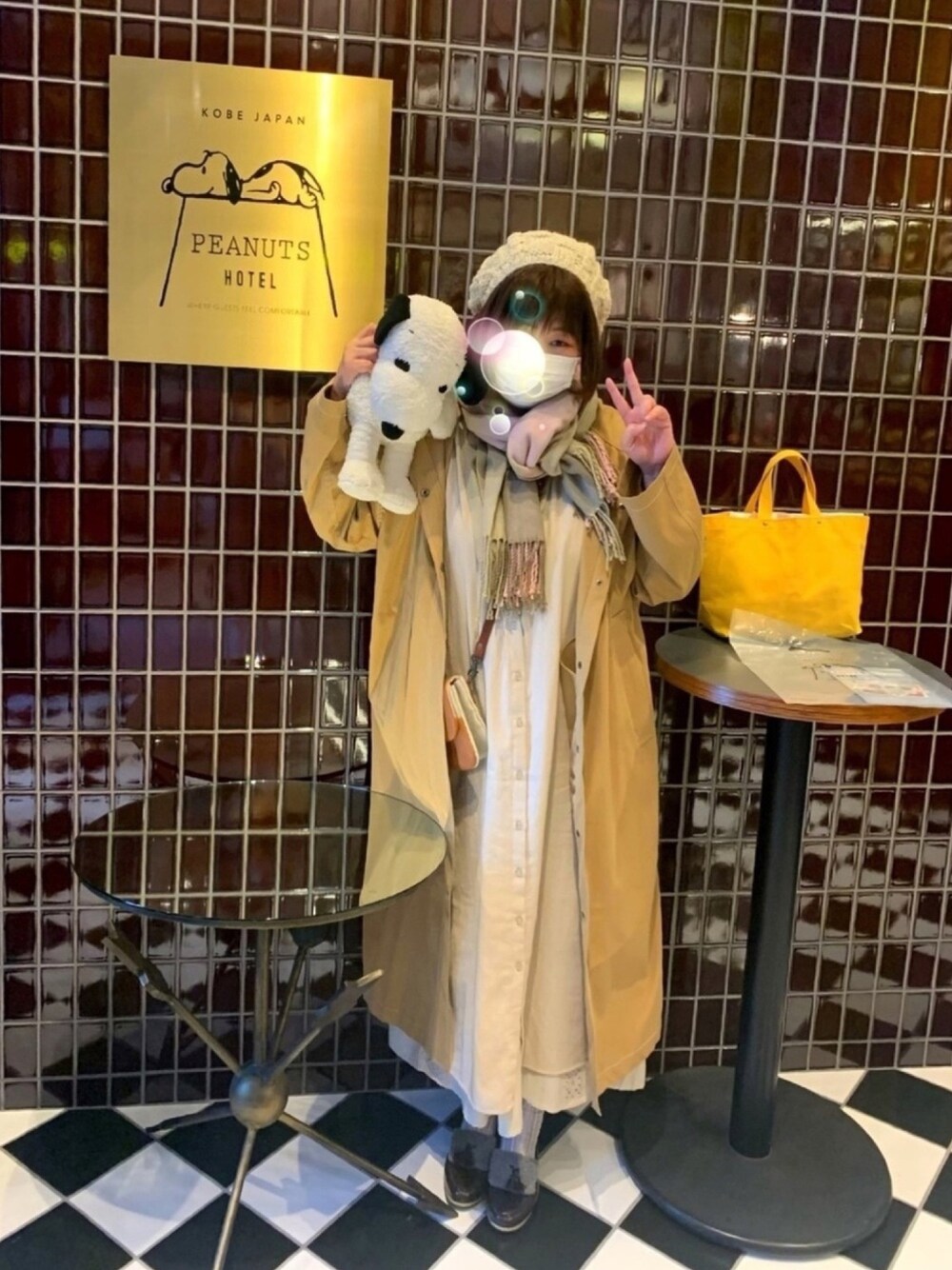 「ワントーンコーデ、ベージュコーデ、ミルクティーカラー、ナチュラル、ニットベレー、サマンサ モスモス(Samansa Mos2)、ハコ!(haco!)、ゴッホ、スヌーピー、シャツワンピ」｜「Samansa Mos2の前開きギャザーワンピース（ワンピース、ベージュ系）」を使った、鮎さん（レディース・164cm）の冬コーディネートの1枚目の写真