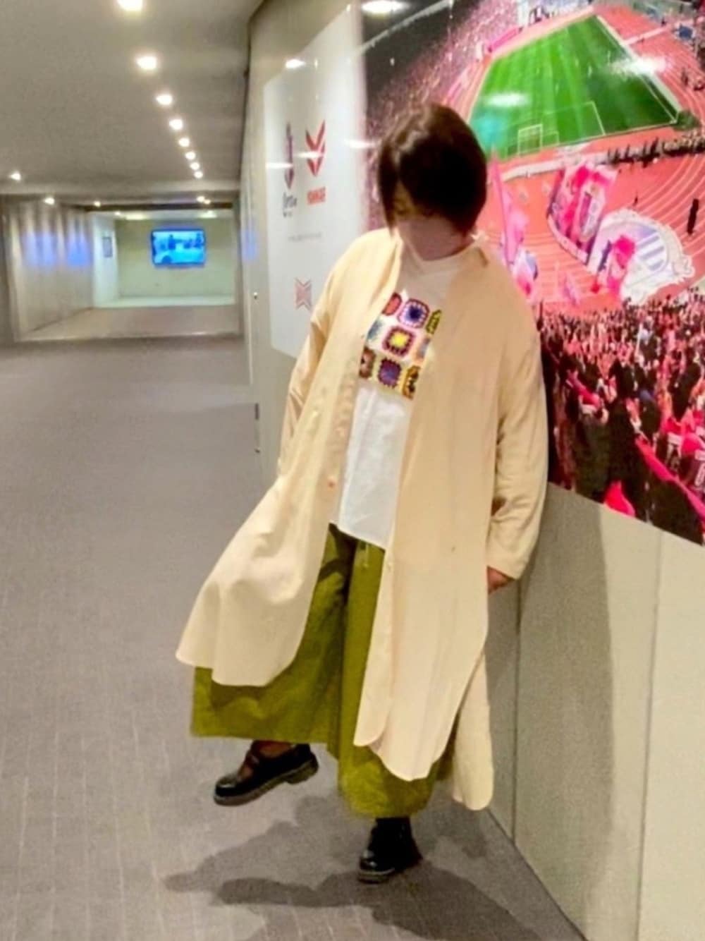 「シャツワンピ、ベージュワンピ、ピスタチオ、バルーンパンツ、秋コーデ、フラボア、ワンピース羽織り、ドクターマーチン、お買い物」｜「FRAPBOISのクラップローブ ロングシャツ（シャツ/ブラウス、ホワイト系）」を使った、鮎さん（レディース・164cm）の秋コーディネートの1枚目の写真