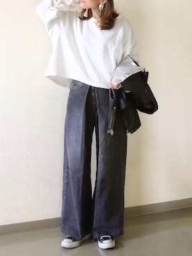 「白トップス」｜「アイテム（ライダースジャケット）」を使った、mueさん（レディース・158cm）の春コーディネート