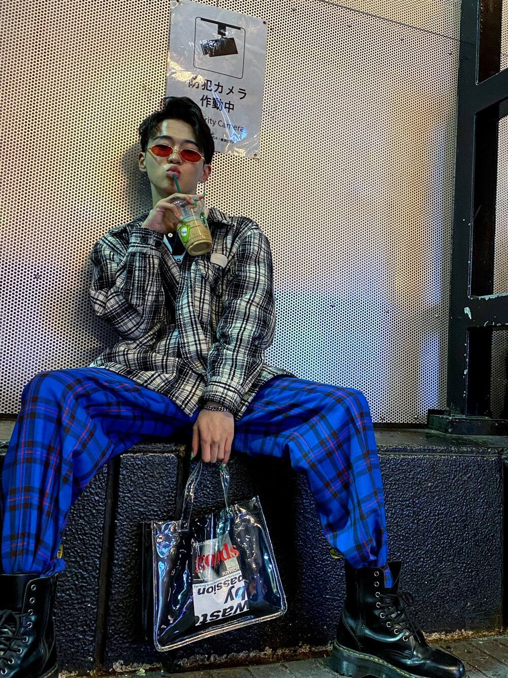 「check、JOYRICH、Dr.Martens、KIDILL、blue、black」｜「JOYRICHのアイテム（ジャケット/アウター、ブラック系）」を使った、Tsukayuさん（メンズ・165cm）の冬コーディネートの1枚目の写真