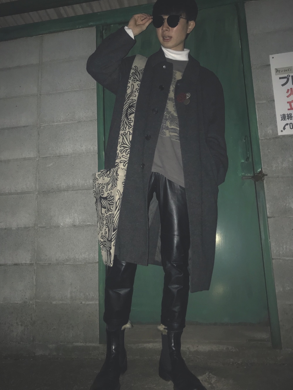 「冬コーデ、休日スタイル、コート、古着、ootd、高校生、レザー、クリストファーネメス、高1」｜「CHRISTOPHER NEMETHのアイテム（トートバッグ、その他）」を使った、rikUさん（メンズ・172cm）の冬コーディネートの1枚目の写真