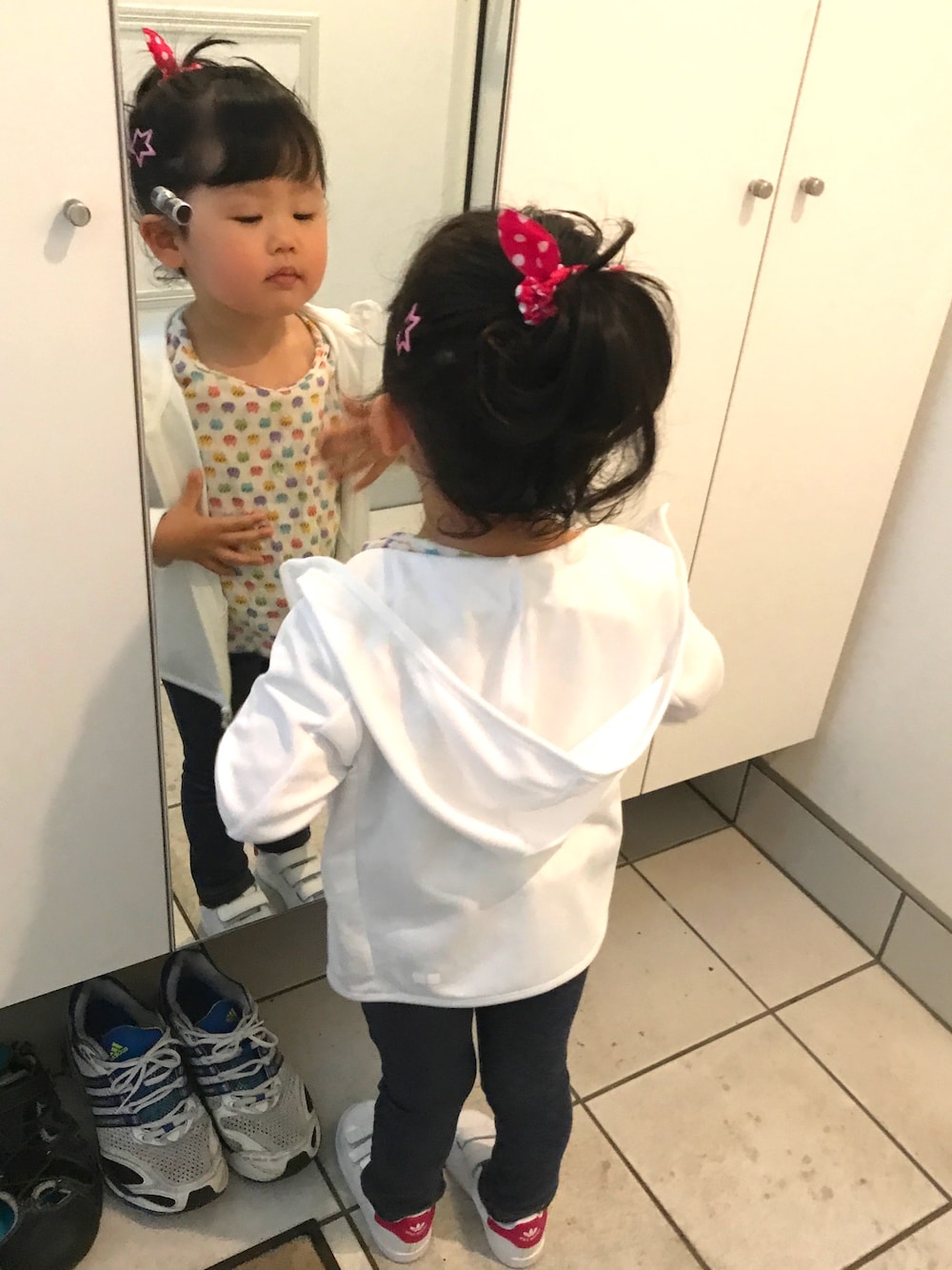 「3歳、ホワイト」｜「UNIQLOのアイテム（ジャケット/アウター、ホワイト系）」を使った、うりんこ。さん（キッズ・100cm）の夏コーディネートの1枚目の写真