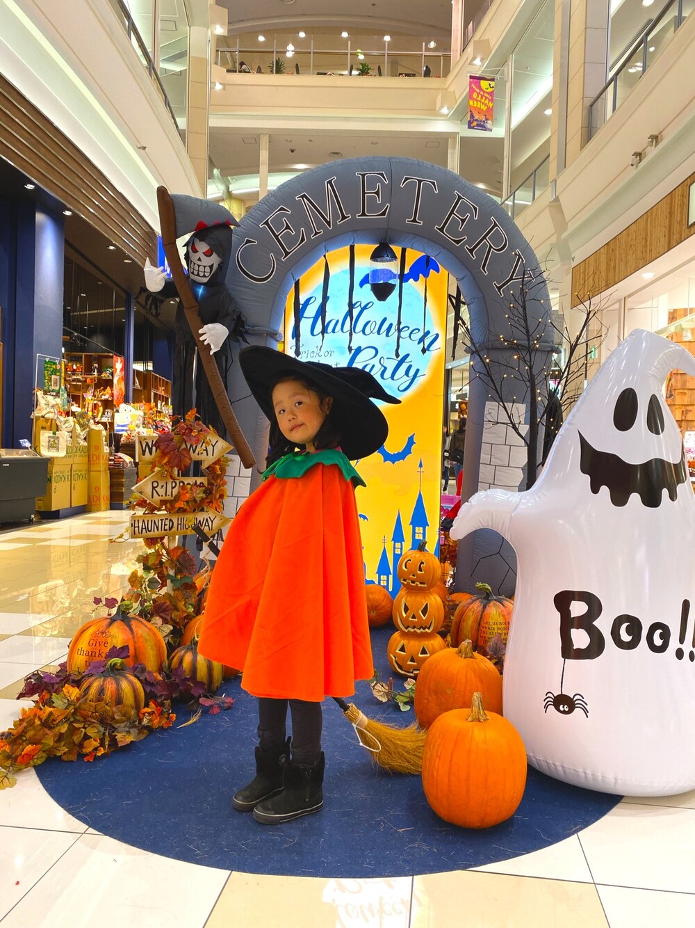 「wearhalloween2019、ハロウィン、キッズコーデ、kids、キッズファッション、キッズ、kidsfashion」｜「CONVERSEのアイテム（スニーカー、ブラック系）」を使った、うりんこ。さん（キッズ・120cm）の秋コーディネートの1枚目の写真