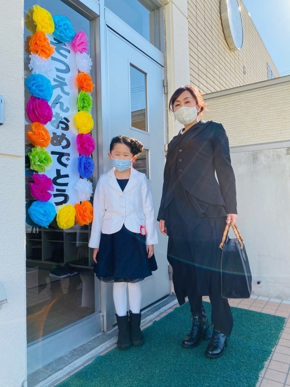 「卒園式、フォーマル、ブラック、ブラックコーデ、ヨウジヤマモト、yohjiyamamoto、アラフィー、アラフォー」｜「anyFAM KIDSのアイテム（フォーマルスーツ/小物、ホワイト系）」を使った、うりんこ。さん（キッズ・125cm）の春コーディネートの1枚目の写真
