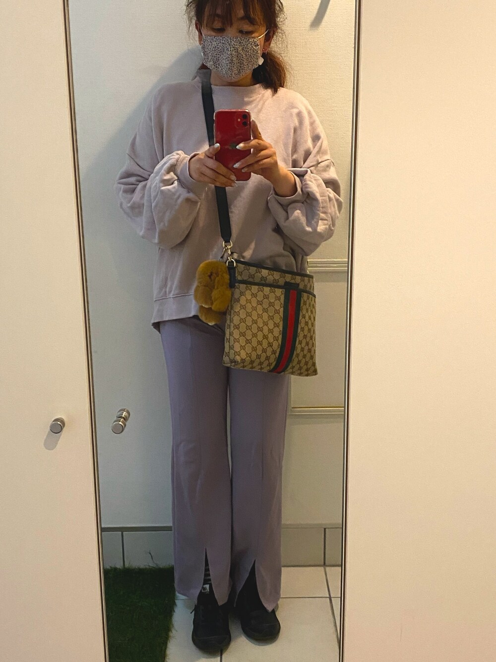 「ママコーデ、ママファッション、ラベンダー、ワントーンコーデ、アラフィフ」｜「GUCCIのアイテム（ショルダーバッグ、ブラウン系）」を使った、うりんこ。さん（キッズ・128cm）の春コーディネートの1枚目の写真