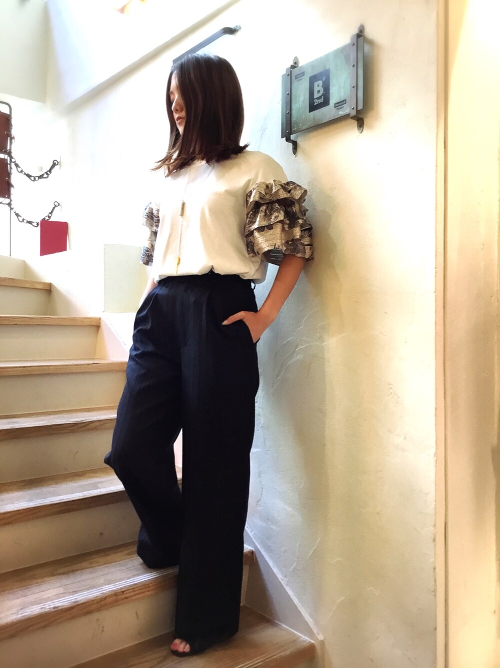 「シンプルコーデ、大人コーデ、スラックス、ストライプ、ビーセカンド、B2nd、新作」｜「Aviuのアイテム（Tシャツ/カットソー、ホワイト系）」を使った、Yukinob2ndさん（レディース・156cm）の夏コーディネートの1枚目の写真