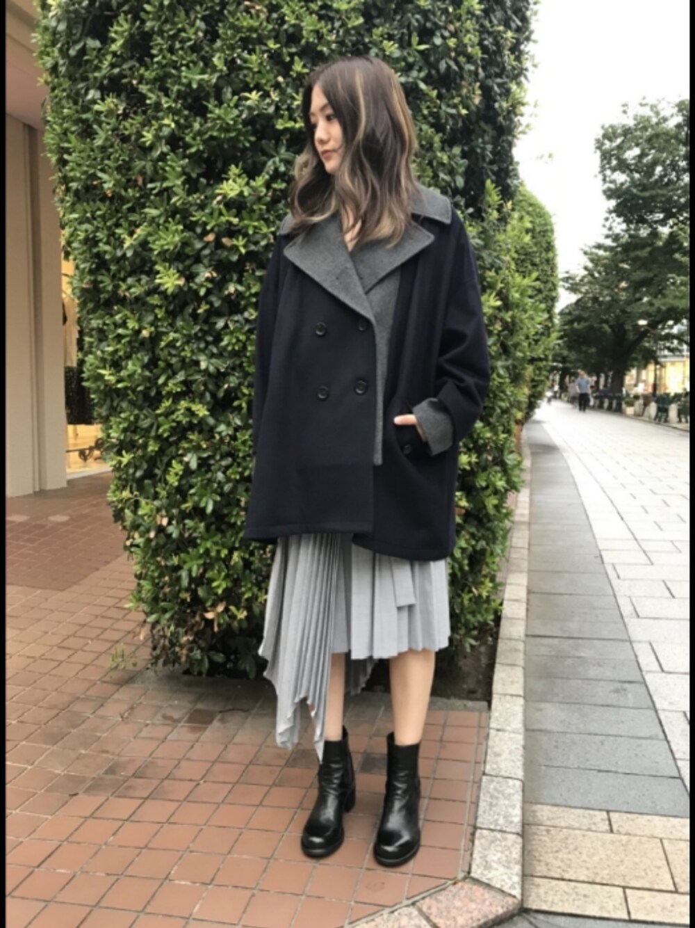 「シンプル、大人カジュアル、きれいめカジュアル、B2nd、ootd、秋のコーデ、コート」｜「Yasutoshi Ezumiのアイテム（ジャケット/アウター、グレー系）」を使った、Yukinob2ndさん（レディース・156cm）の夏コーディネートの1枚目の写真