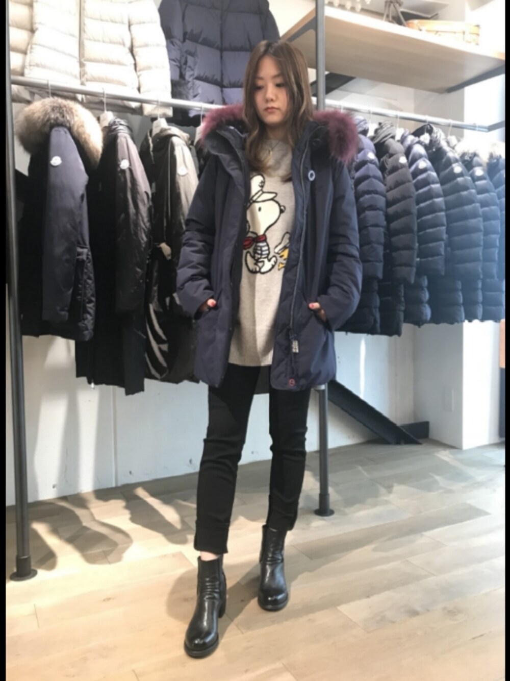 「ダウンジャケット、秋のコーデ、黒、スヌーピー、大人カジュアル、ootd、ラクチンコーデ、B2nd、オトナカジュアル」｜「CASHYAGEのﾏﾘﾝｽﾇｰﾋﾟｰﾆｯﾄ（ニット/セーター、グレー系）」を使った、Yukinob2ndさん（レディース・156cm）の秋コーディネートの1枚目の写真