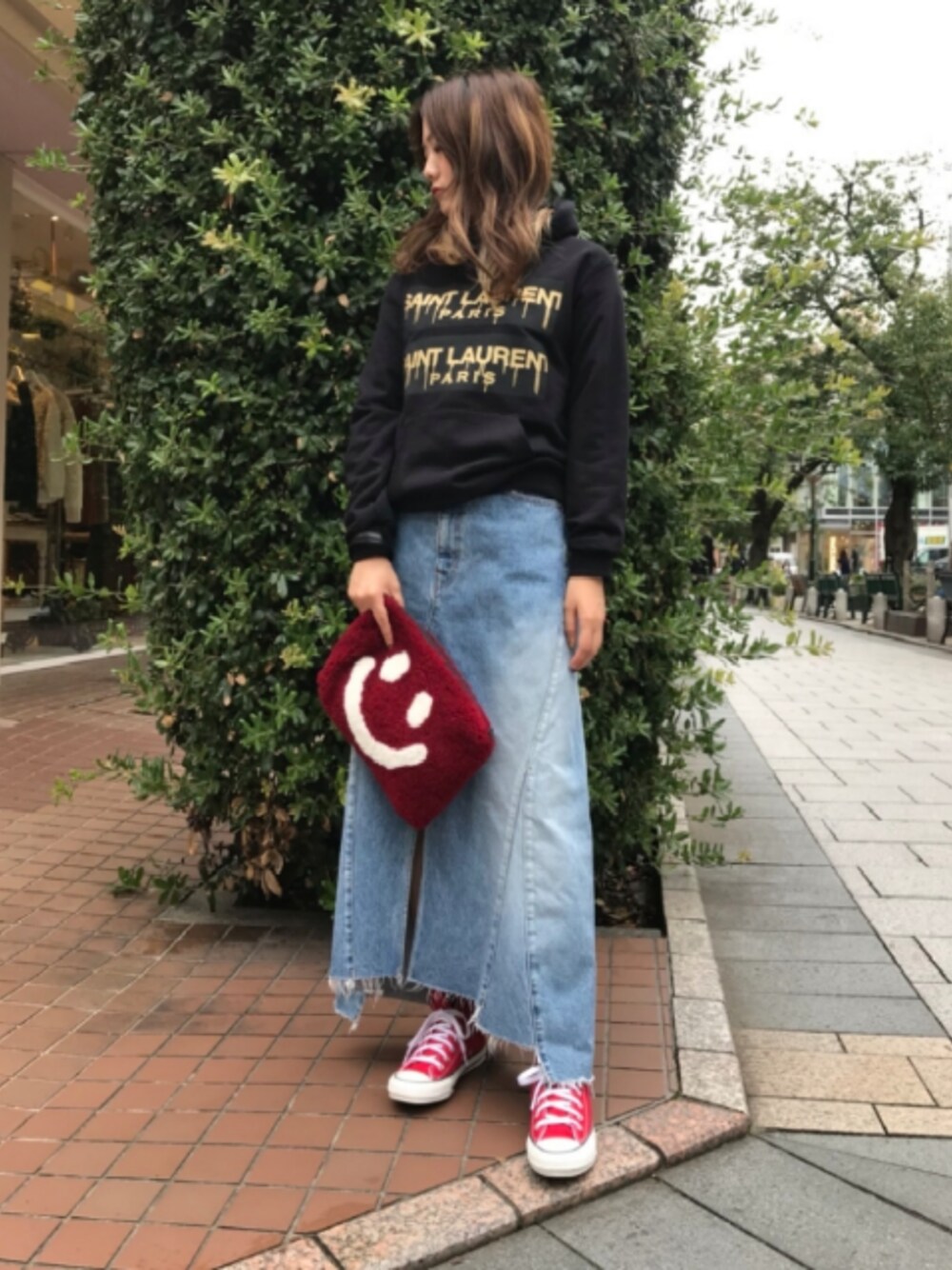 「デニム、パーカー、大人カジュアル、ロングスカート、ootd、カジュアルコーデ、B2nd、秋コーデ」｜「Kare/MEのKare/ME（カーミー）別注PK YSLボックスロゴ（パーカー、ブラック系）」を使った、Yukinob2ndさん（レディース・156cm）の秋コーディネートの1枚目の写真