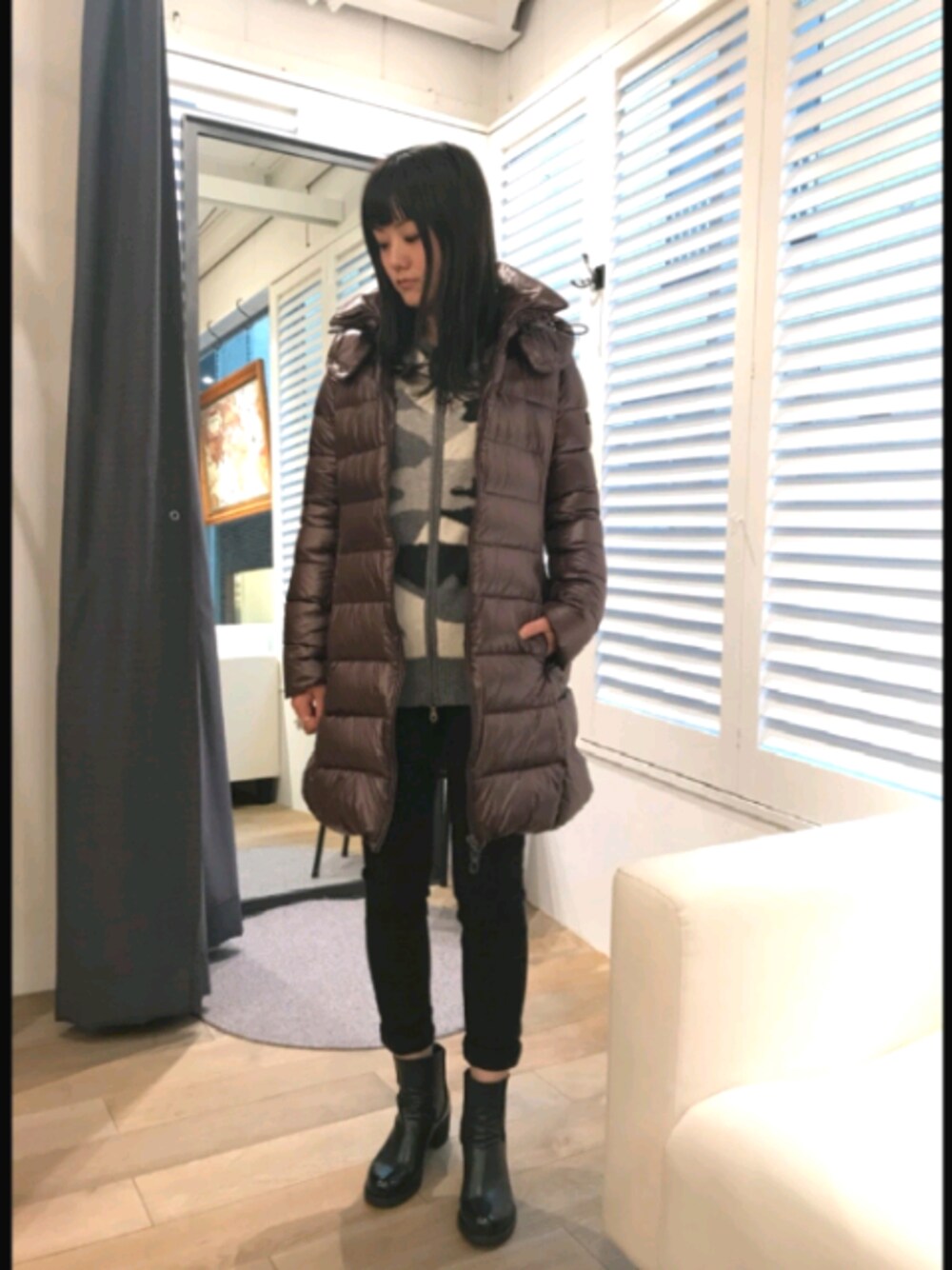 「デニム、ダウンジャケット、黒、TATRAS、ootd、カジュアルコーデ、B2nd、オトナカジュアル、タトラス」｜「YANUKのyanuk（ヤヌーク）PATRICIA ANKLE（デニムパンツ、ブラック系）」を使った、Yukinob2ndさん（レディース・156cm）の秋コーディネートの1枚目の写真