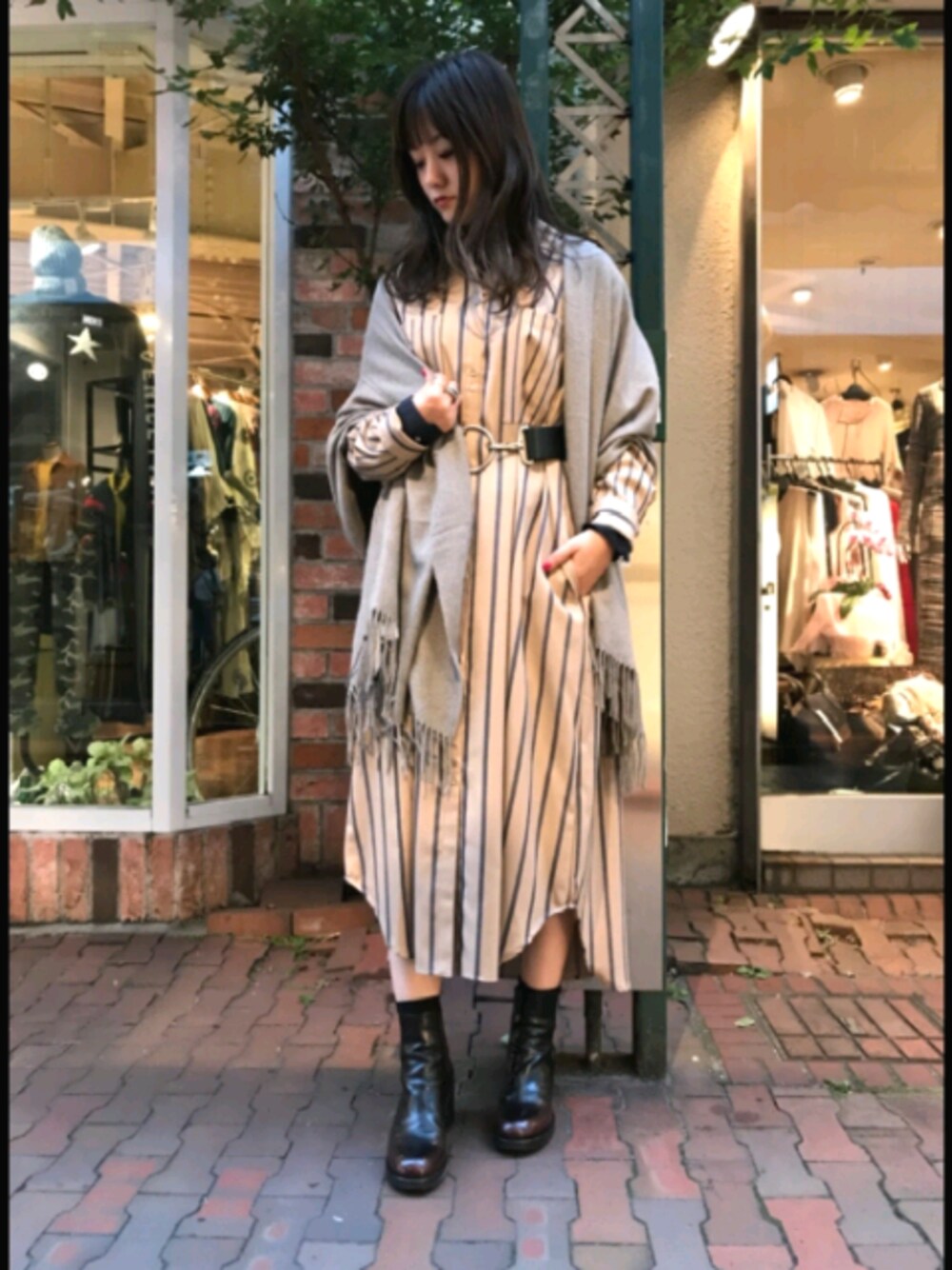 「秋コーデ、オトナカジュアル、ootd、B2nd、ワンピース、ストライプ、ブーツ、ベージュ」｜「MunichのMunich（ミューニック）ｽﾄｰﾙ（ストール/ショール、ベージュ系）」を使った、Yukinob2ndさん（レディース・156cm）の秋コーディネートの1枚目の写真