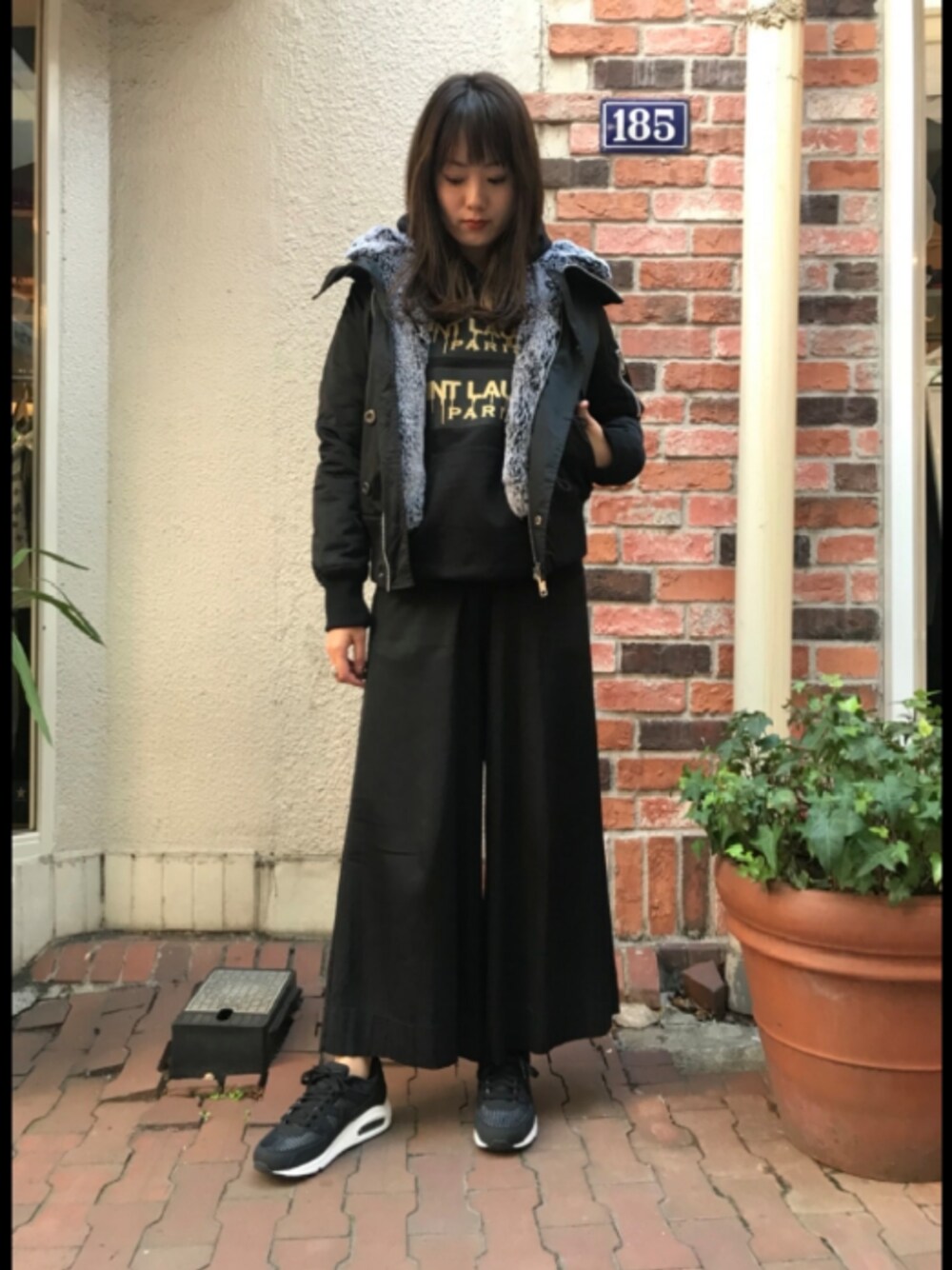 「秋のコーデ、休日スタイル、スポーツミックス、B2nd、ootd、黒、NIKE、オトナカジュアル、パーカー」｜「Kare/MEのKare/ME（カーミー）別注PK YSLﾎﾞｯｸｽﾛｺﾞ（パーカー、ブラック系）」を使った、Yukinob2ndさん（レディース・156cm）の秋コーディネートの1枚目の写真