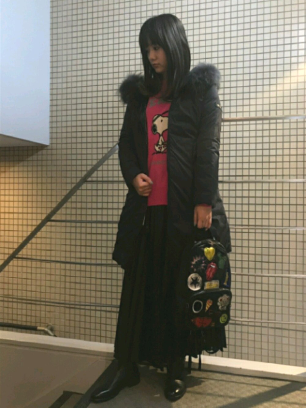 「タトラス、TATRAS、ダウンジャケット、冬コーデ、スヌーピー、プリーツスカート、オトナカジュアル、オトナ女子、黒」｜「TATRASのTATRAS（タトラス）ISERA/イセラ/ロングダウン/リバーシブルダウン/LTA19A4706（ダウンジャケット/コート、ブラック系）」を使った、Yukinob2ndさん（レディース・156cm）の秋コーディネートの1枚目の写真
