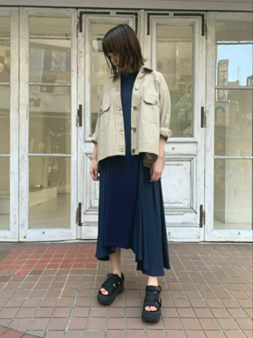 「厚底サンダル、ワンピース、スポサン、プリーツ、オトナカジュアル、オトナ女子、今日のコーデ、新作、夏コーデ、ネイビー」｜「EZUMiのEZUMi（エズミ）別注バックプリーツブルゾン（ブルゾン、ベージュ系）」を使った、Yukinob2ndさん（レディース・156cm）の夏コーディネートの1枚目の写真