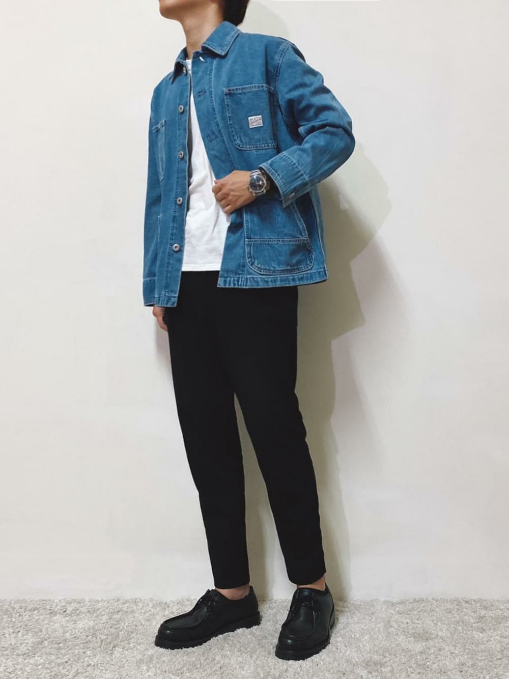 「ZARA、GLOBAL WORK、Bershka、Life8」｜「Life8のCasual 微彈棉 後領織帶配色T-10203-白色（その他、その他）」を使った、CoresFerChenさん（メンズ・170cm）の秋コーディネートの1枚目の写真