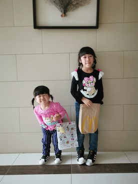 「EARTHMAGIC（アースマジック）のアイテム」を使った、Reenaさん（キッズ・110cm）の春コーディネート