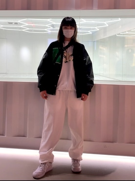 「オールホワイト」｜「アイテム（スタジャン）」を使った、мさん（レディース・172cm）の冬コーディネート