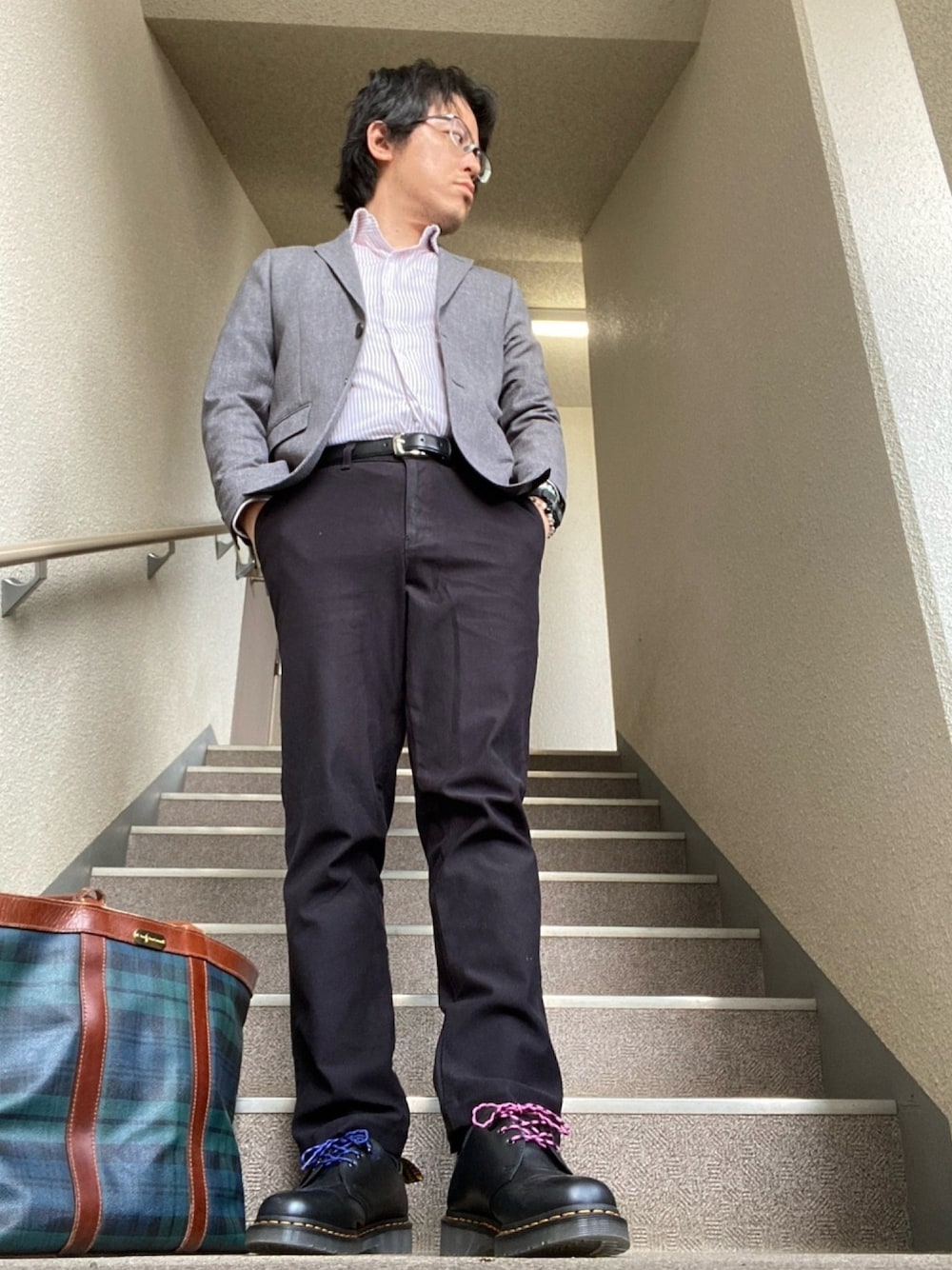「ビジネス、ビジネスカジュアル、ビジネススタイル、オフィス、オフィススタイル、オフィスカジュアル、ジャケット、これが私をアゲる服、シンプルコーデ、レザースニーカー」｜「WORK TRIP OUTFITS GREEN LABEL RELAXINGのアイテム（ビジネスシャツ、ホワイト系）」を使った、melOnさん（メンズ・173cm）の春コーディネートの1枚目の写真