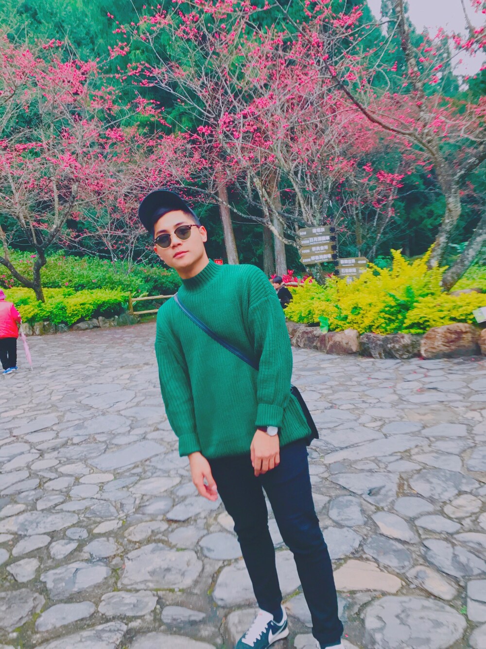 「櫻花、九族櫻花季」｜「GUCCIのアイテム（ニット/セーター、グリーン系）」を使った、樂👑さん（メンズ・170cm）の冬コーディネートの1枚目の写真