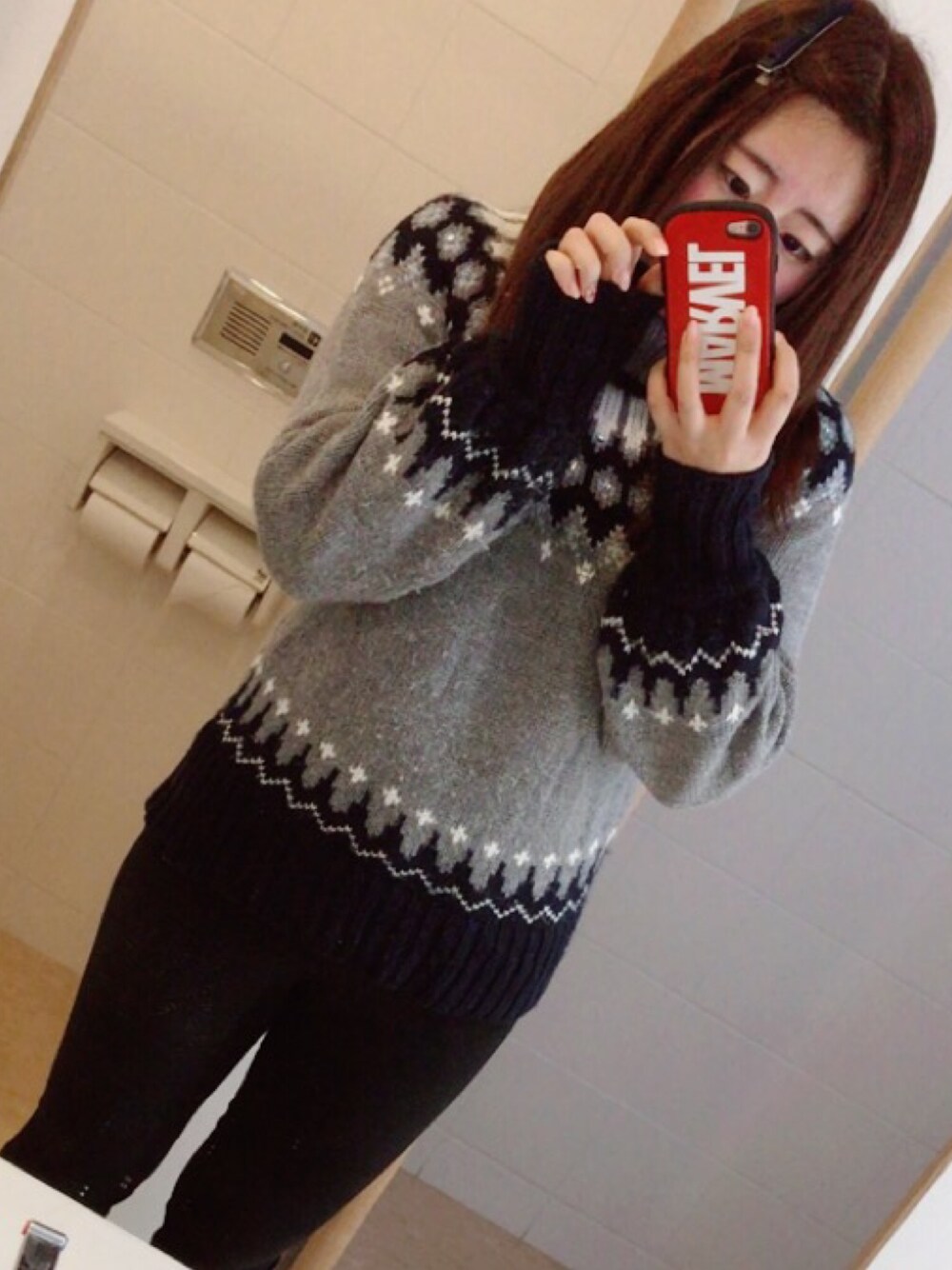 「no brandのアイテム（ニット/セーター、グレー系）」を使った、NaOさん（レディース・161cm）の冬コーディネートの1枚目の写真