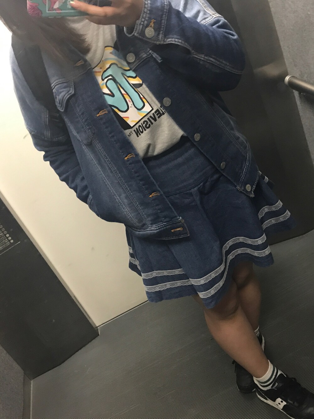 「デニムオンデニム、イーハイフンワールドギャラリー(E hyphen world gallery)、アズールバイマウジー(AZUL by moussy)、MTV」｜「AZUL by moussyのドロップショルダーGジャン（その他アウター、ブルー系）」を使った、NaOさん（レディース・160cm）の秋コーディネートの1枚目の写真