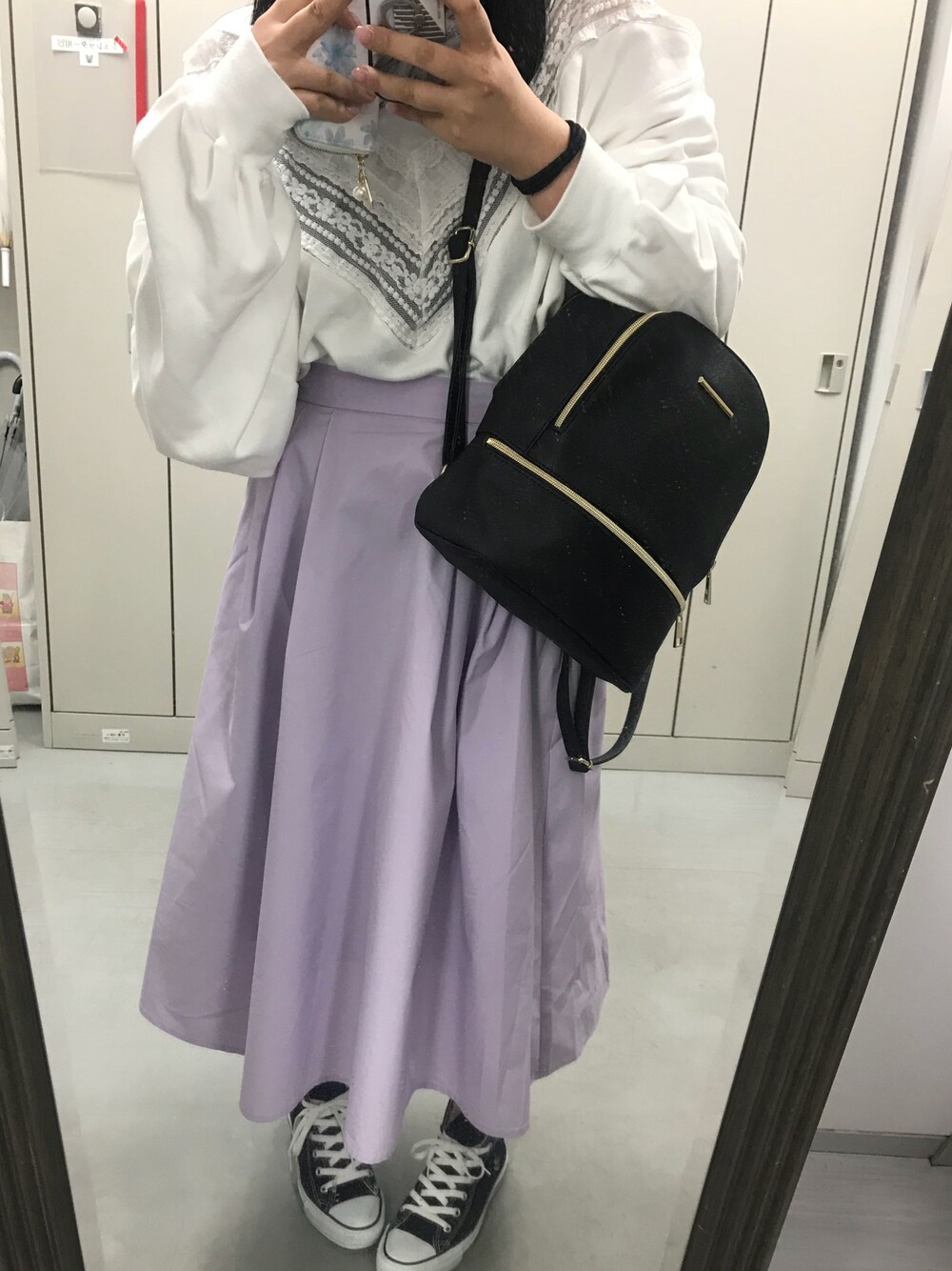 「休日出勤、フレアスカート、レースパーカー、黒リュック、コンバース、春」｜「GUのアイテム（スカート、パープル系）」を使った、NaOさん（レディース・160cm）の春コーディネートの1枚目の写真