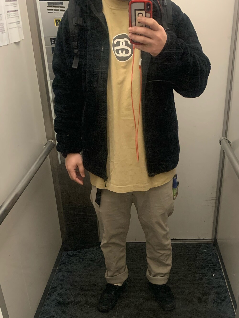 「シンプルコーデ、オールドステューシー、休日スタイル、おしゃれさんと繋がりたい、ストリート、古着MIX、UNIQLO、スケータースタイル」｜「STUSSYのアイテム（Tシャツ/カットソー、ベージュ系）」を使った、l.i.fさん（メンズ・169cm）の春コーディネートの1枚目の写真