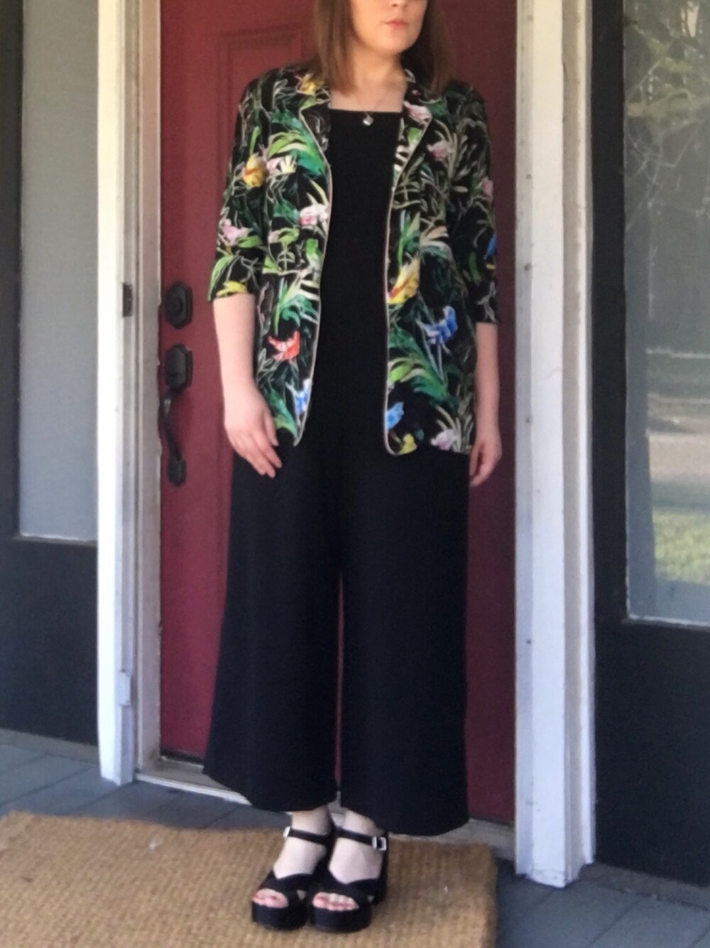 「jumpsuit、floral、Tropical 、platform shoes」｜「JIL SANDERのアイテム（サンダル、ブラック系）」を使った、mandarkさん（レディース・157cm）の春コーディネートの1枚目の写真