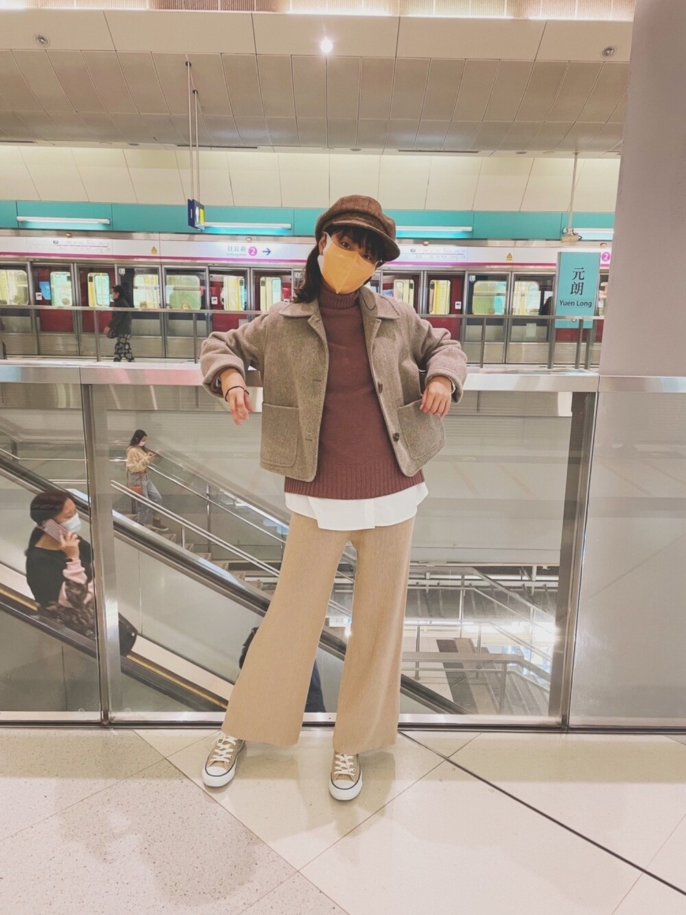 「カジュアル、女子コーデ、冬コーデ、ベイジュ」｜「earth music&ecologyのCPOシャツアウター＊（その他アウター、ホワイト系）」を使った、ひでこ♪さん（レディース・163cm）の冬コーディネートの1枚目の写真