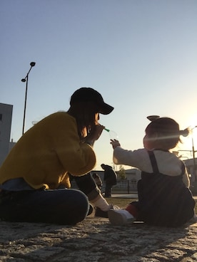 「ロールアップ」｜「アイテム（サロペット/オーバーオール）」を使った、i    t   o   **さん（キッズ・80cm）の冬コーディネート