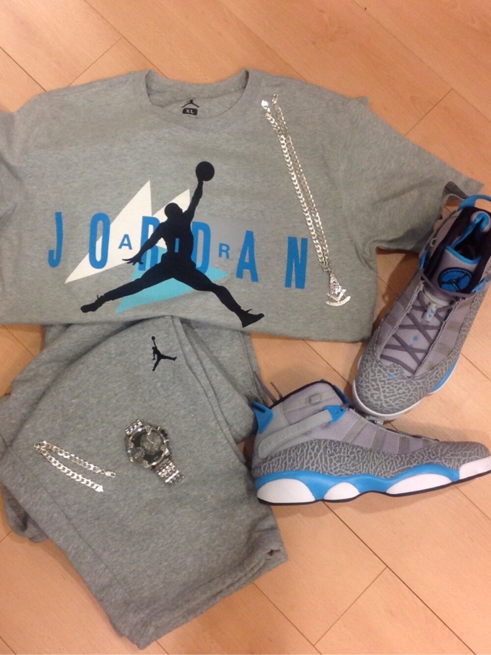 「Diesel、Jordan、jordans、pants、sneakers、T-SHIRT、watch」｜S.L. Hubbardさん（レディース）の春コーディネートの1枚目の写真